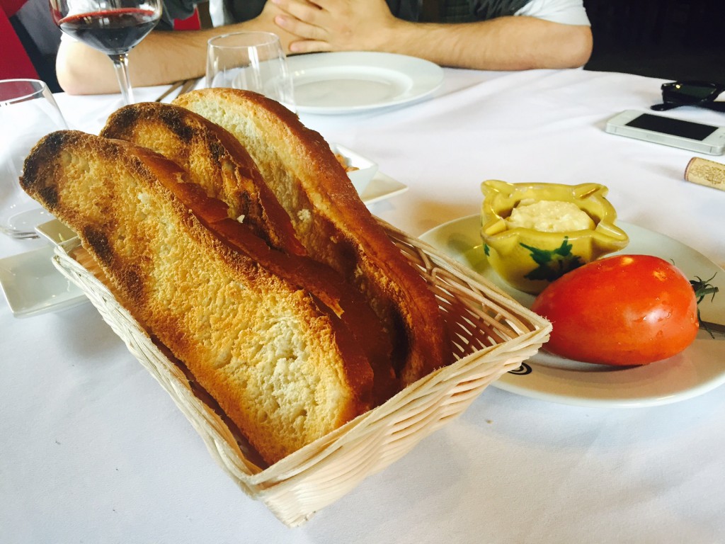 Pan con tomate y alioli