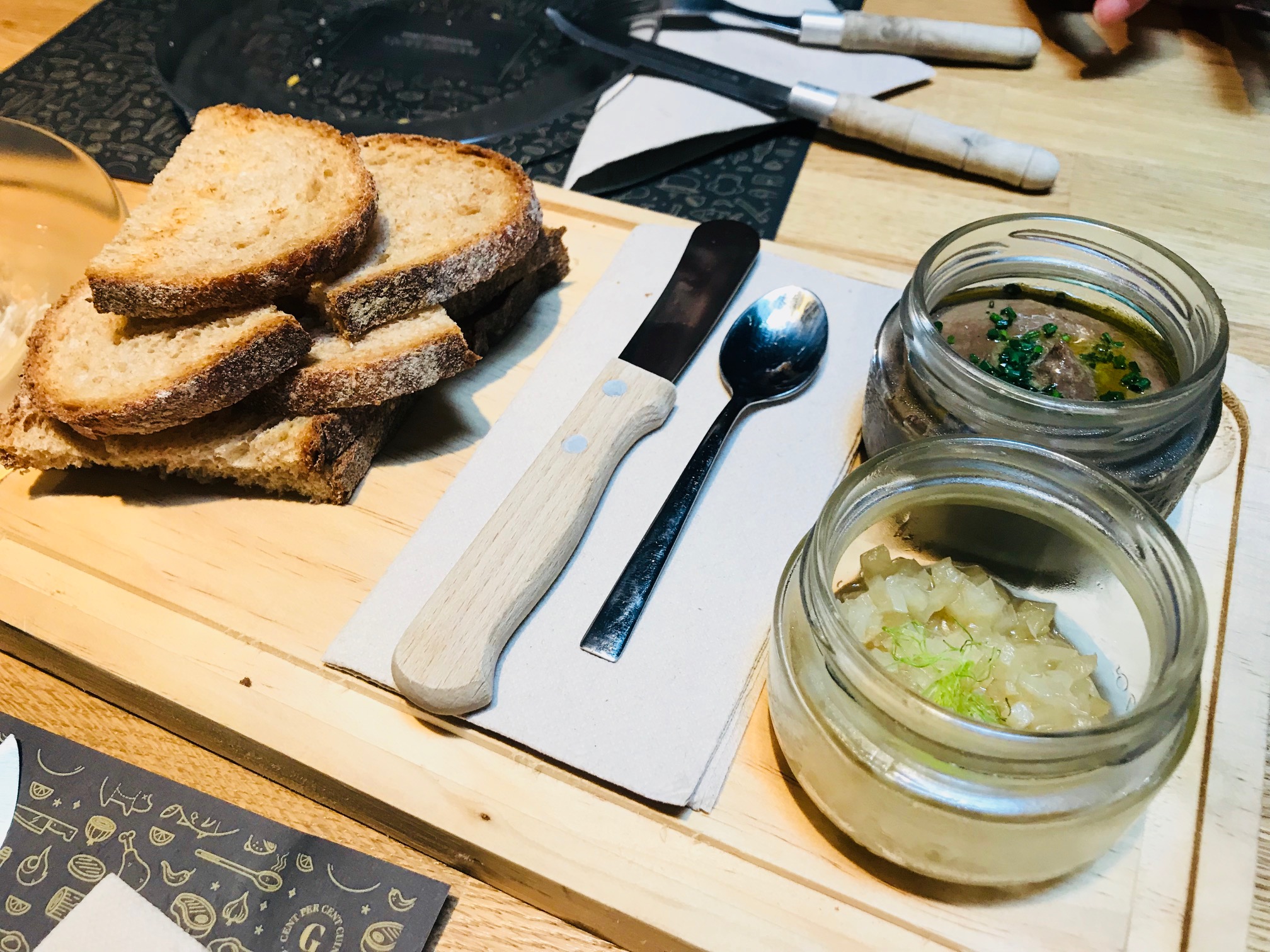 paté de hígado de pollo a la brasa con hinojo confitado