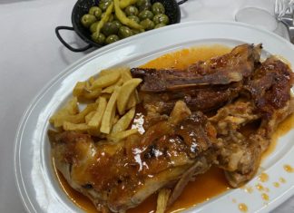 Bar Manolo y Boro (Alaquas, Valencia) La especialidad de Manitas de cerdo. Bar Manolo y Boro, Alaquas